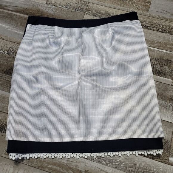 Brooks Brothers Navy Blue Mini Skirt Lace Trim Size 8 - Picture 4 of 8